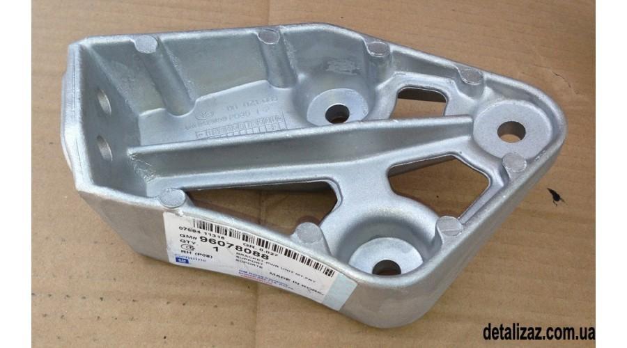 Кронштейн опоры двс Daewoo Nexia; Chevrolet Lanos правой GM
