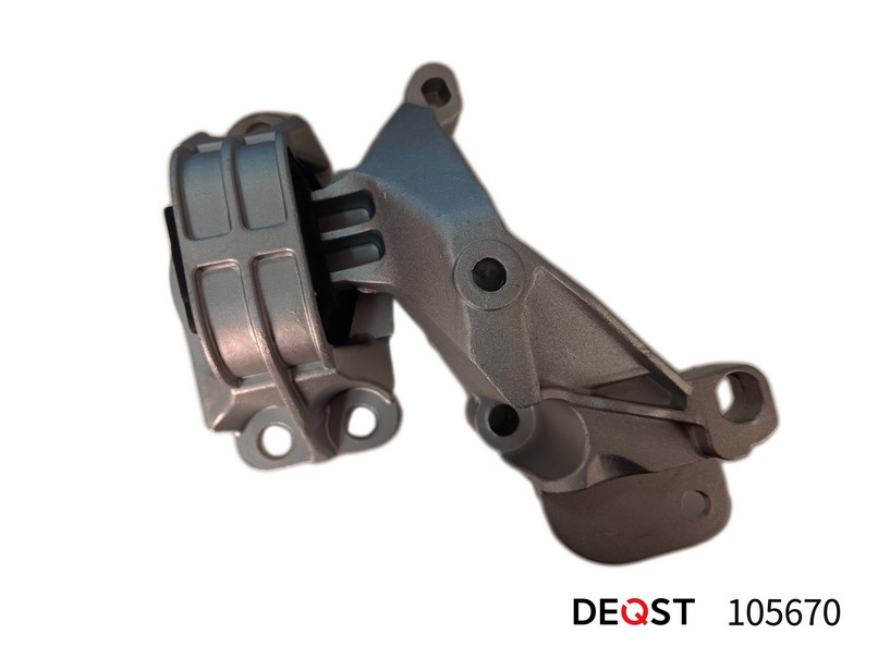 Опора двигателя RENAULT DUSTER 04.10- 1.6 правая \ 105670 DEQST