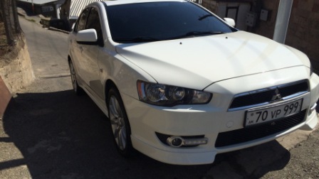 Краска кисточка Mitsubishi белый W37 Frost White KUDO (15мл) 