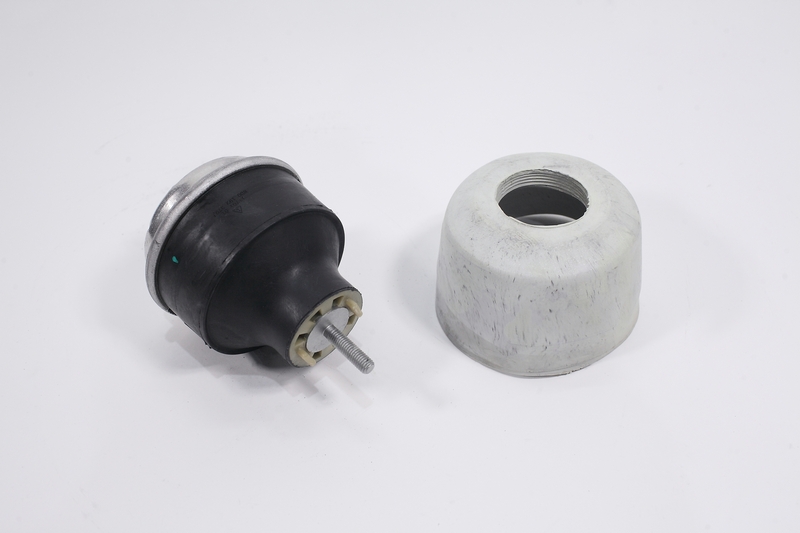 Опора двигателя VAG A4 94-, A6 II 97-, Superb (3U4) 01-, Passat V 96- левая \ 17701 01 ZFR